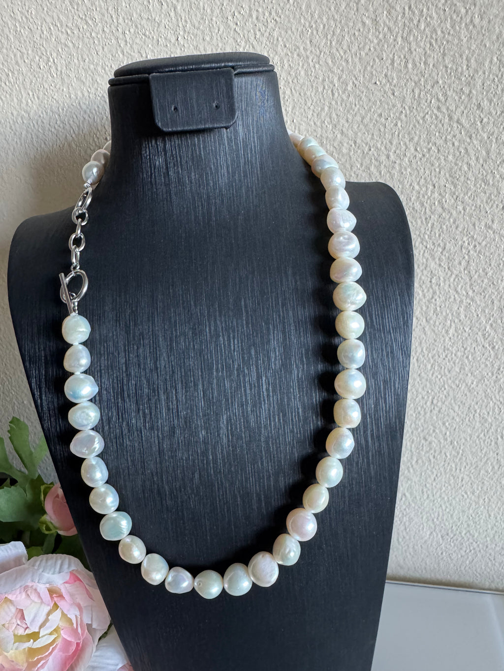 Natural freshwater pearl necklace with stainless clasps