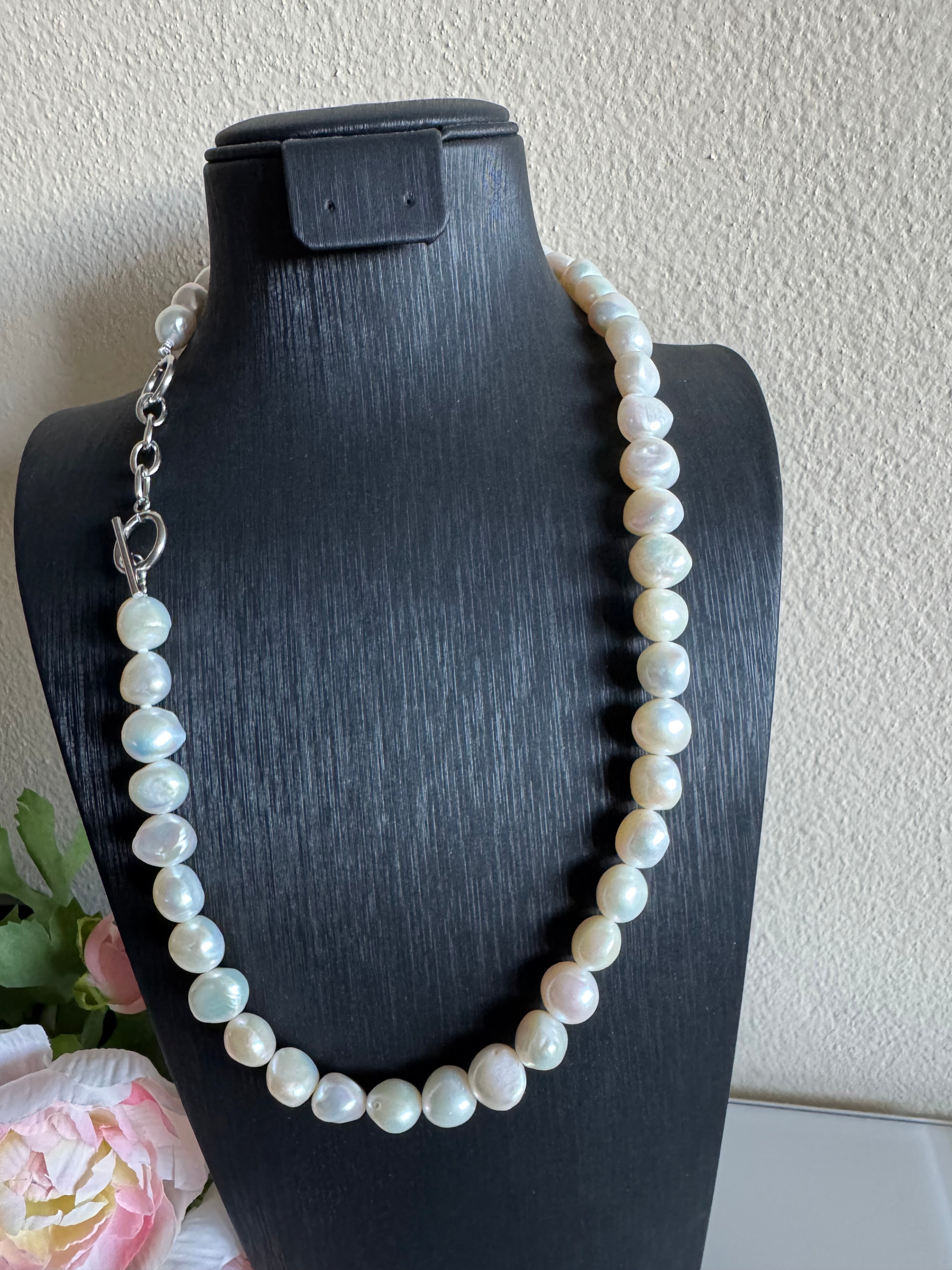 Natural freshwater pearl necklace with stainless clasps