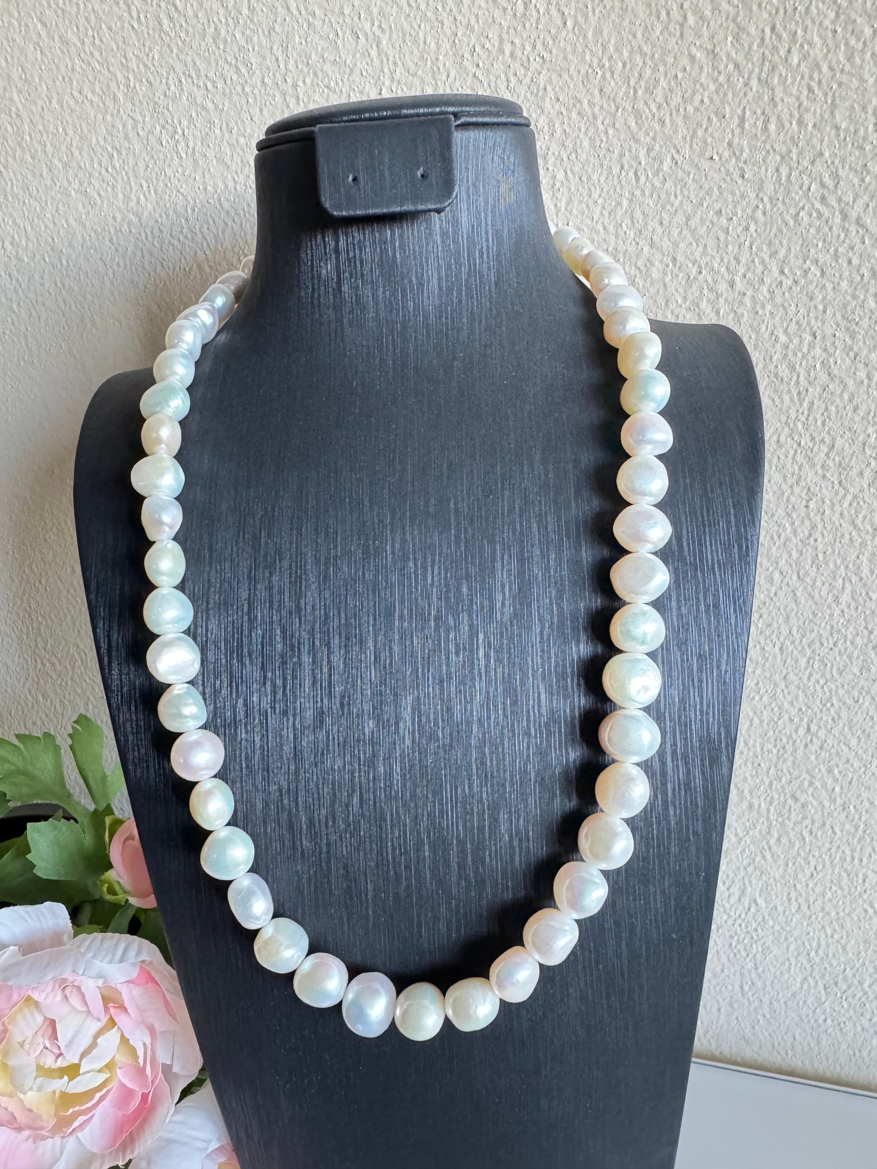 Natural freshwater pearl necklace with stainless clasps