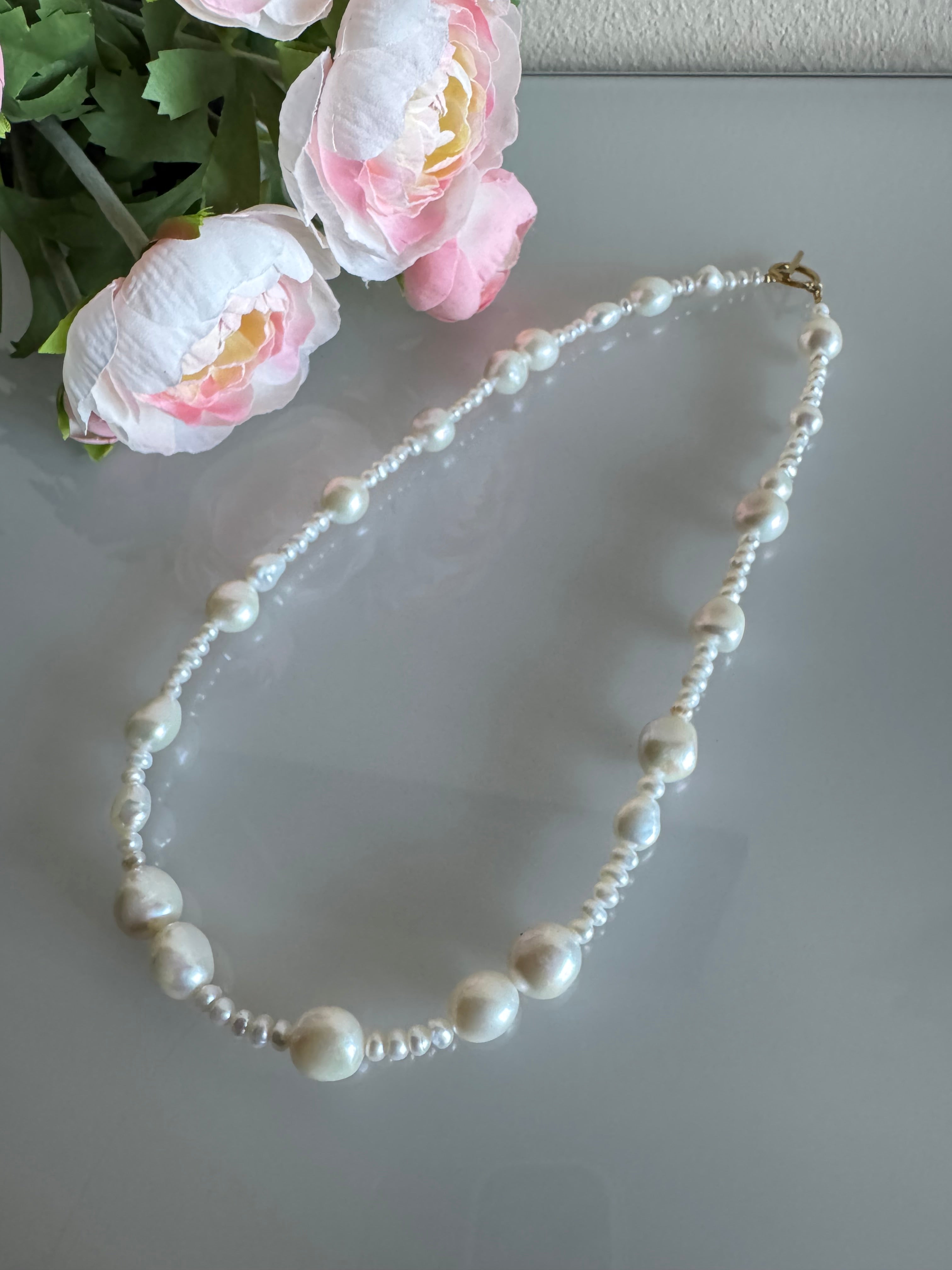Natural freshwater pearl necklace with stainless gold clasps