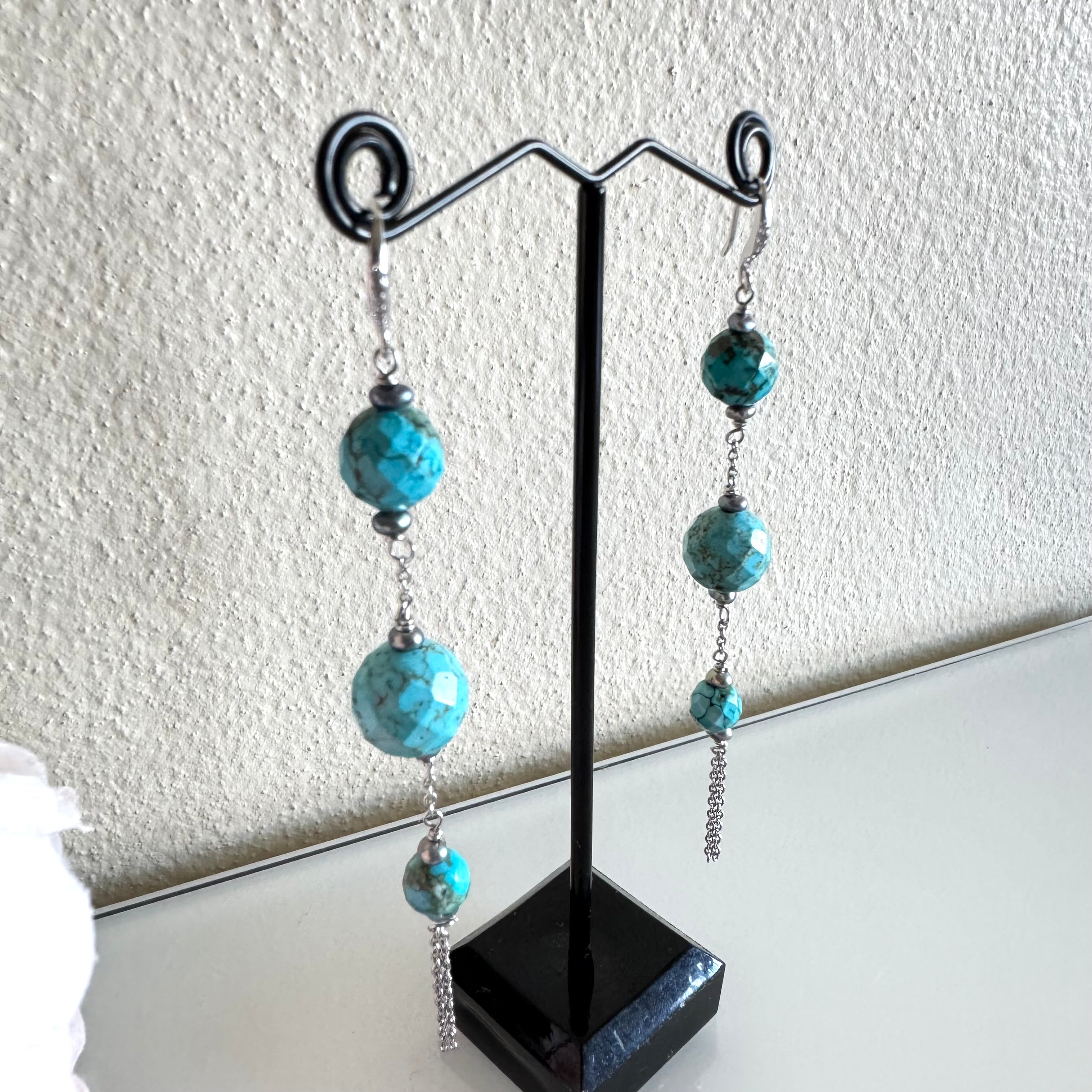 Howlite and freshwater pearl earring with sterling silver hooks and stainless chain