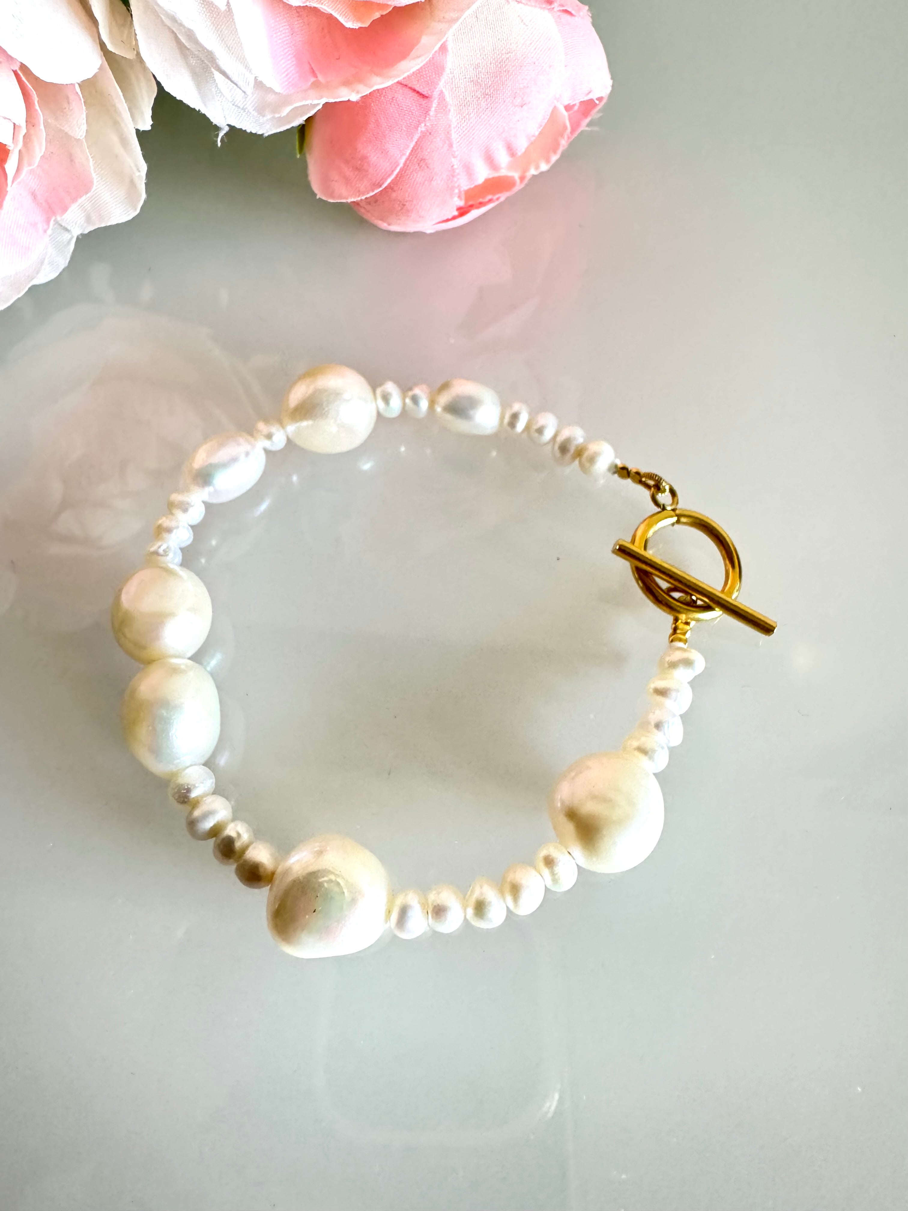Natural Freshwater pearl bracelet with stainless gold clasps