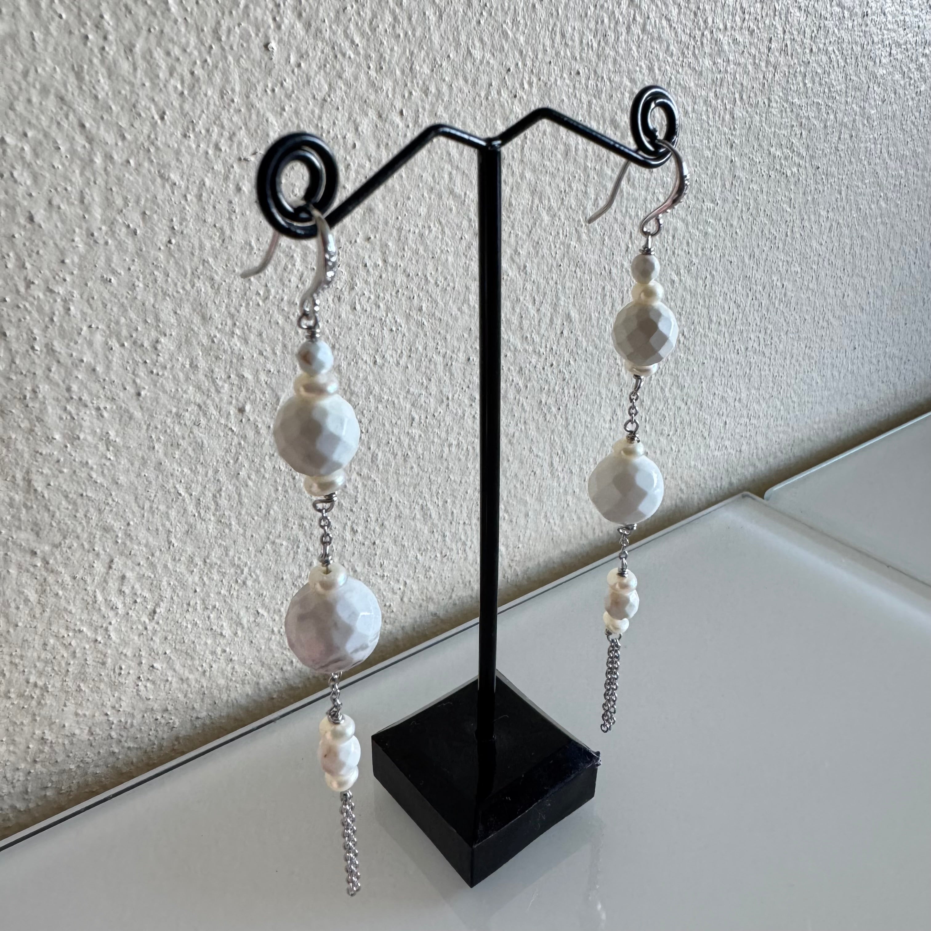 Howlite stone and freshwater pearl earring with sterling silver hooks and stainless chains
