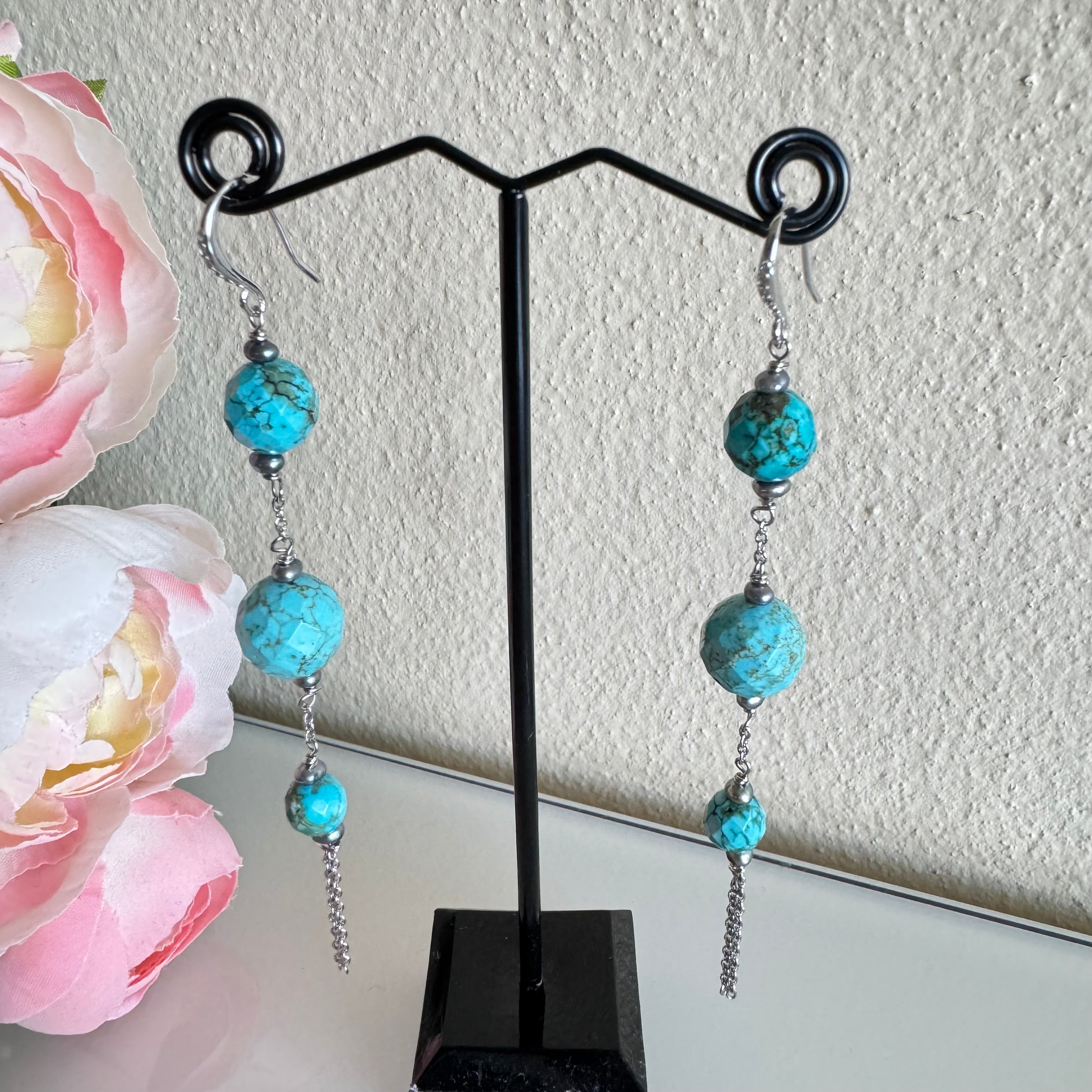 Howlite and freshwater pearl earring with sterling silver hooks and stainless chain