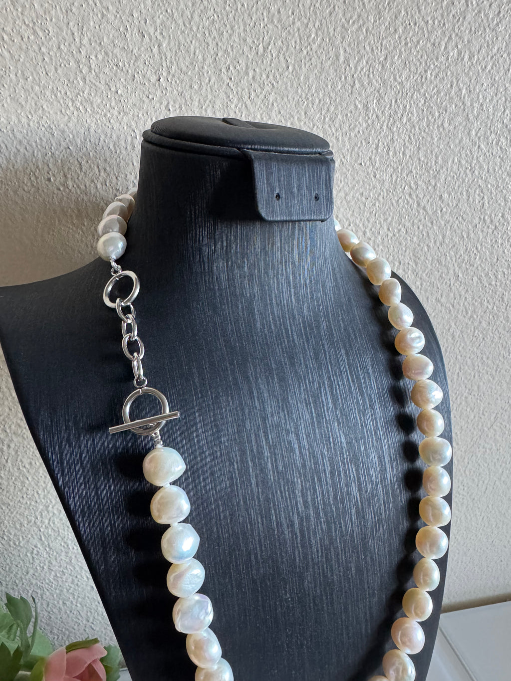 Natural freshwater pearl necklace with stainless clasps