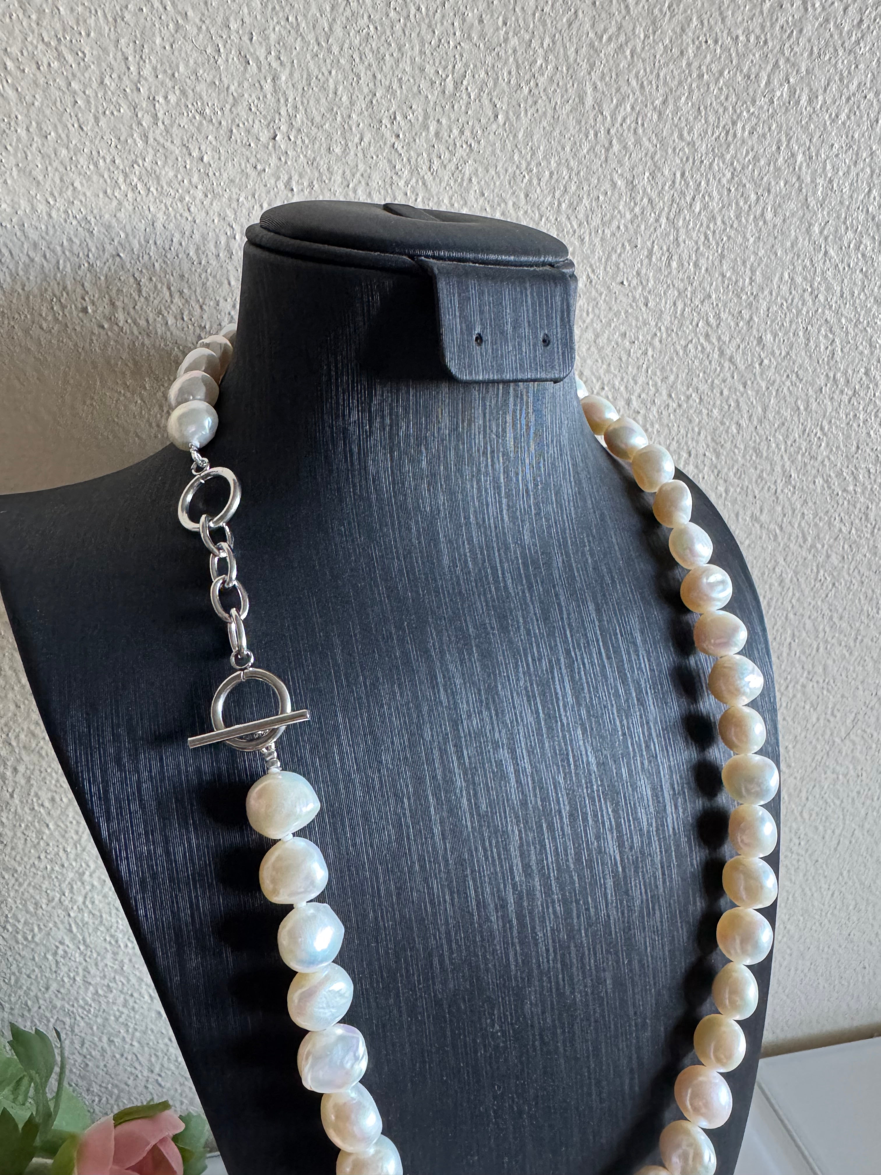 Natural freshwater pearl necklace with stainless clasps
