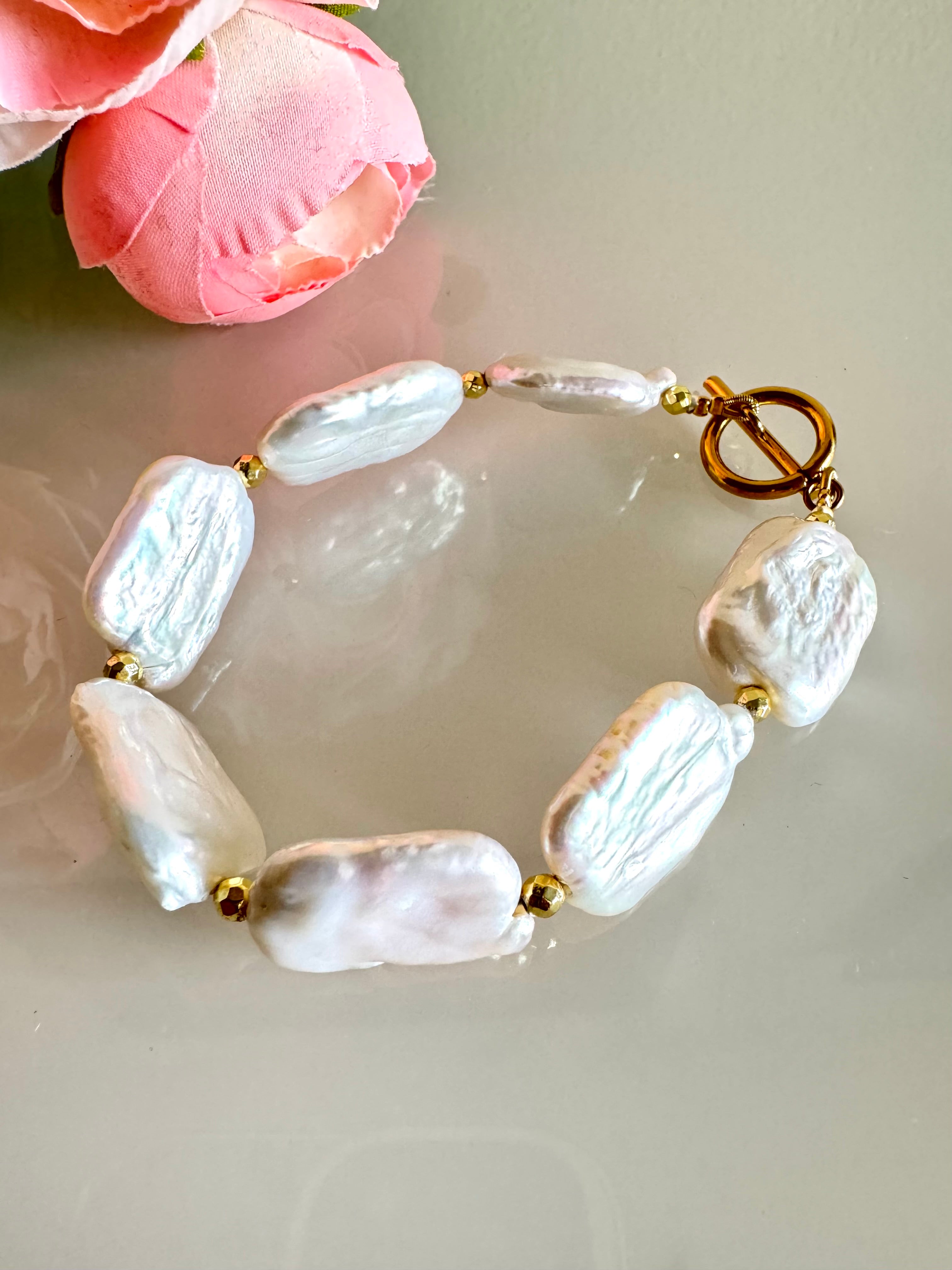 Natural freshwater pearl bracelet with stainless gold clasps(20cm)