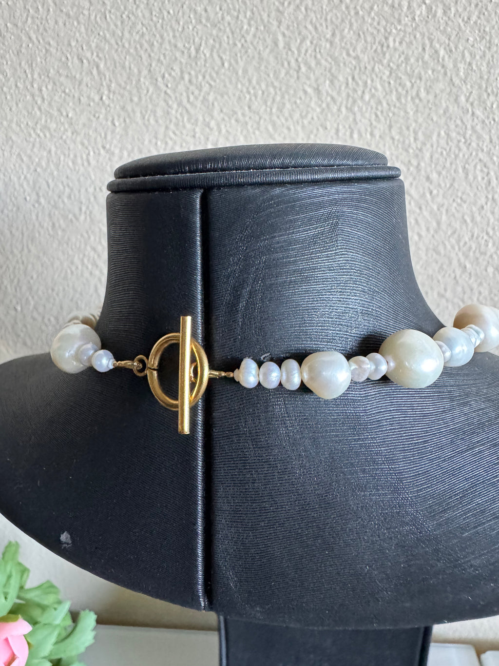 Natural freshwater pearl necklace with stainless gold clasps