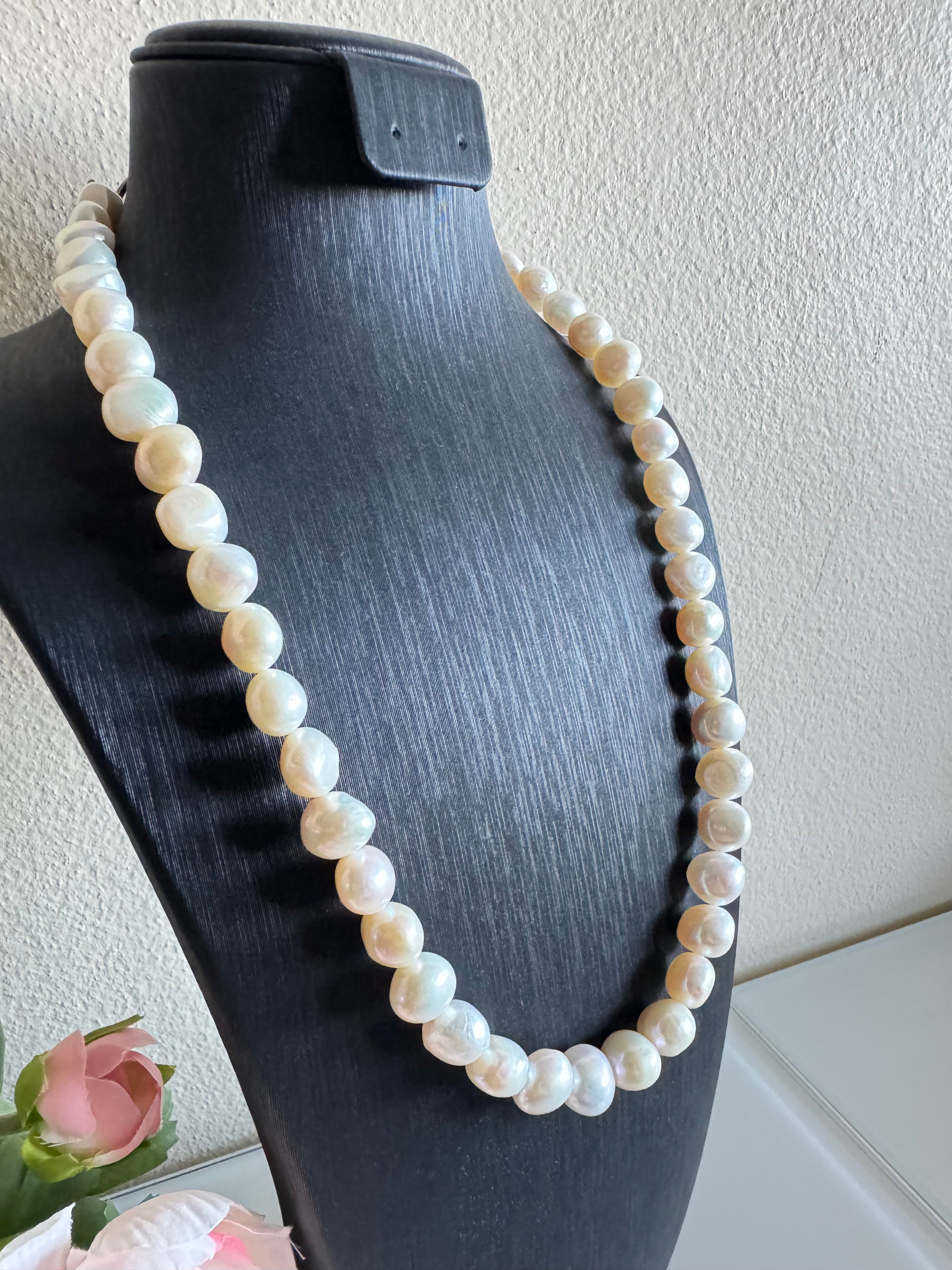 Natural freshwater pearl necklace with stainless clasps
