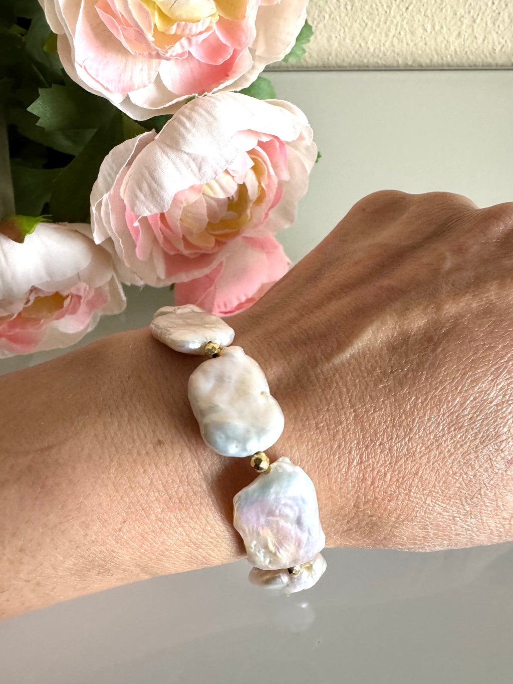 Natural freshwater pearl bracelet with stainless gold clasps(20cm)