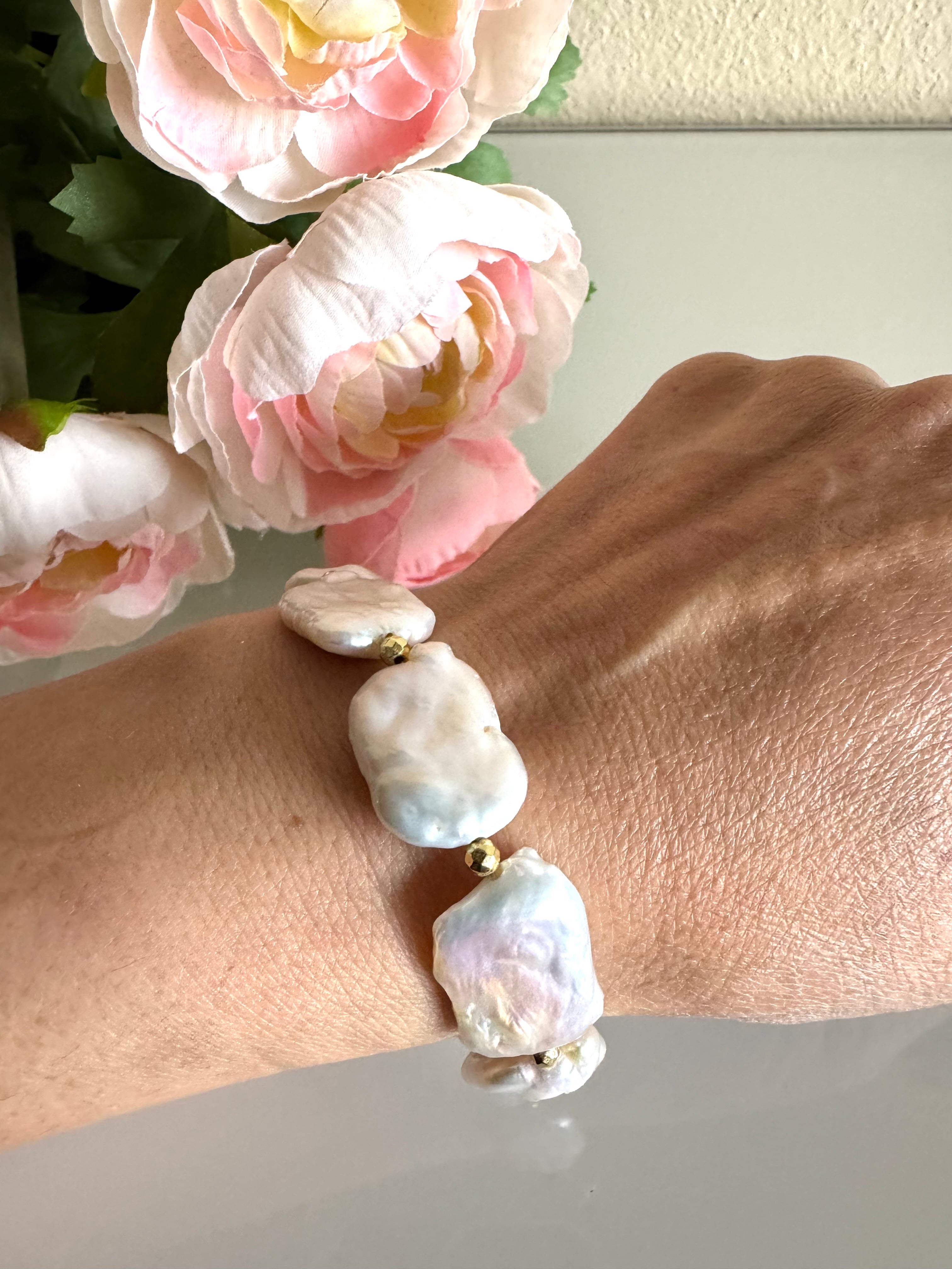 Natural freshwater pearl bracelet with stainless gold clasps(20cm)