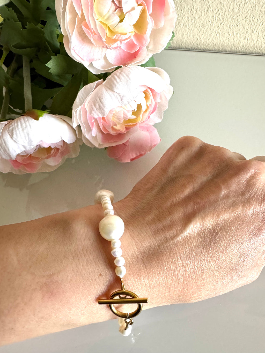Natural Freshwater pearl bracelet with stainless gold clasps