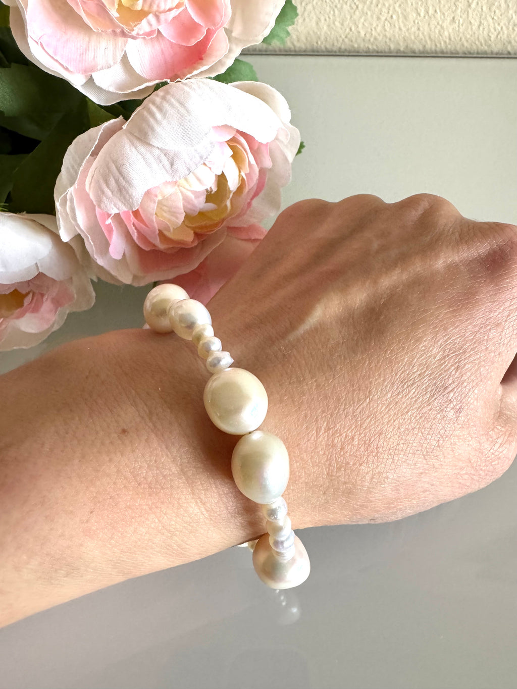 Natural Freshwater pearl bracelet with stainless gold clasps