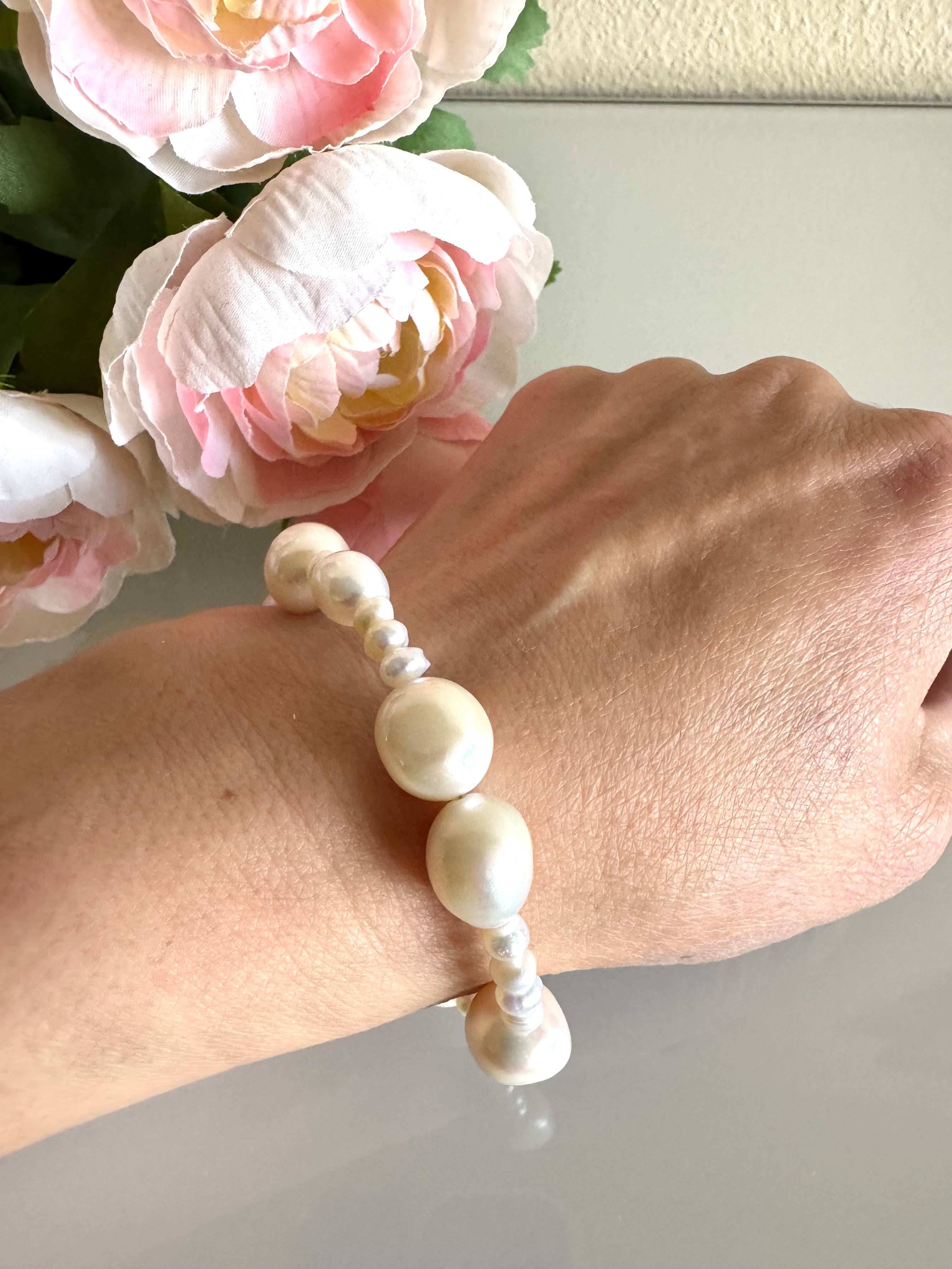 Natural Freshwater pearl bracelet with stainless gold clasps