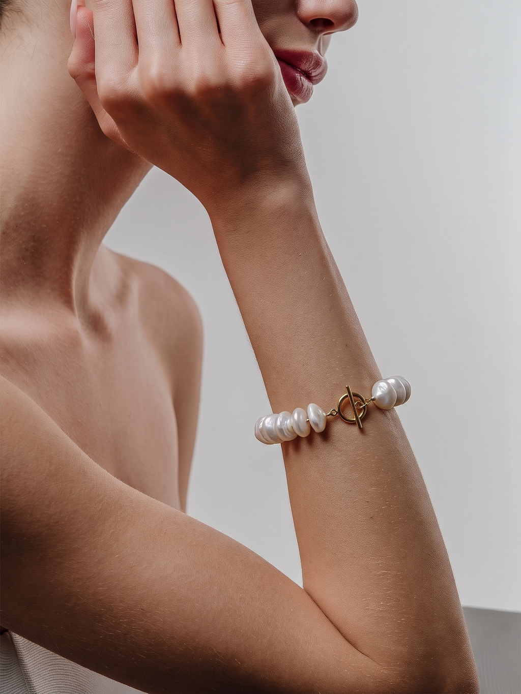 Freshwater coin shape pearls bracelet with stainless gold clasps
