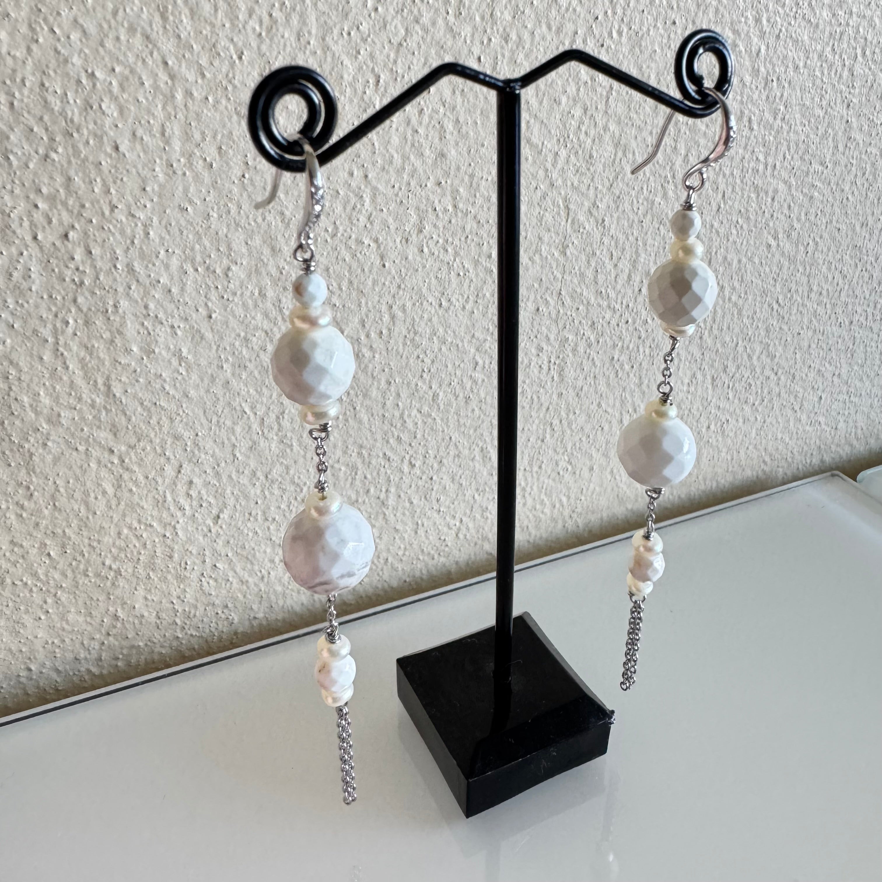 Howlite stone and freshwater pearl earring with sterling silver hooks and stainless chains