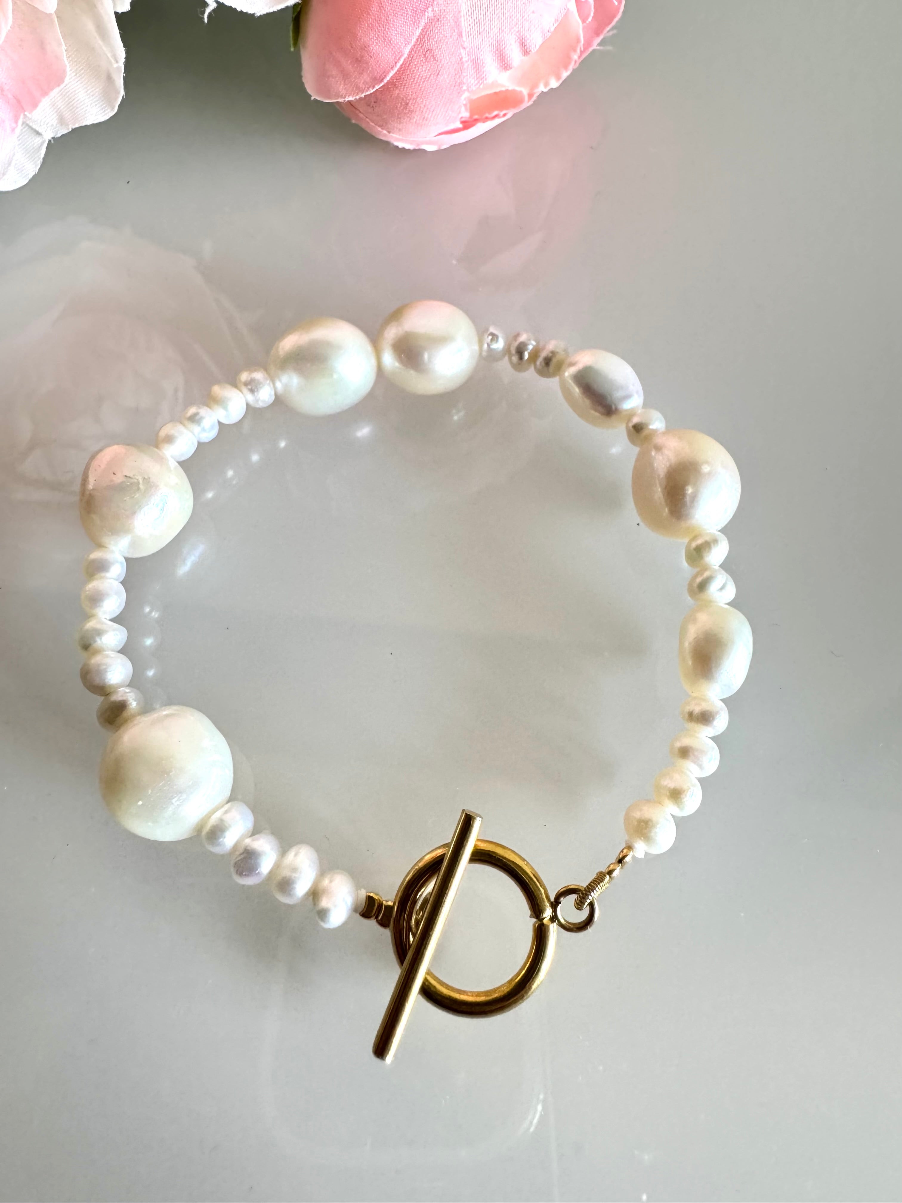 Natural Freshwater pearl bracelet with stainless gold clasps