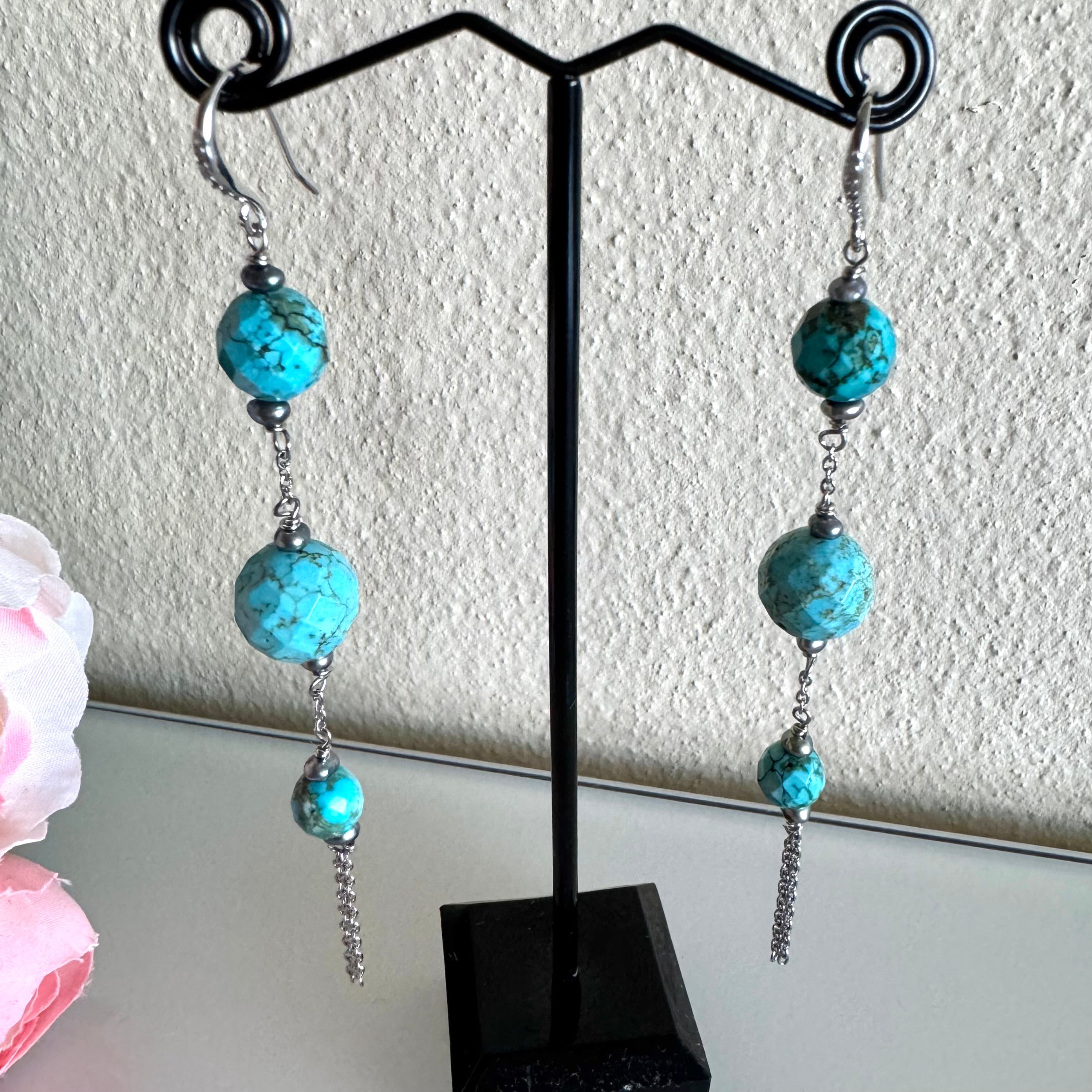 Howlite and freshwater pearl earring with sterling silver hooks and stainless chain