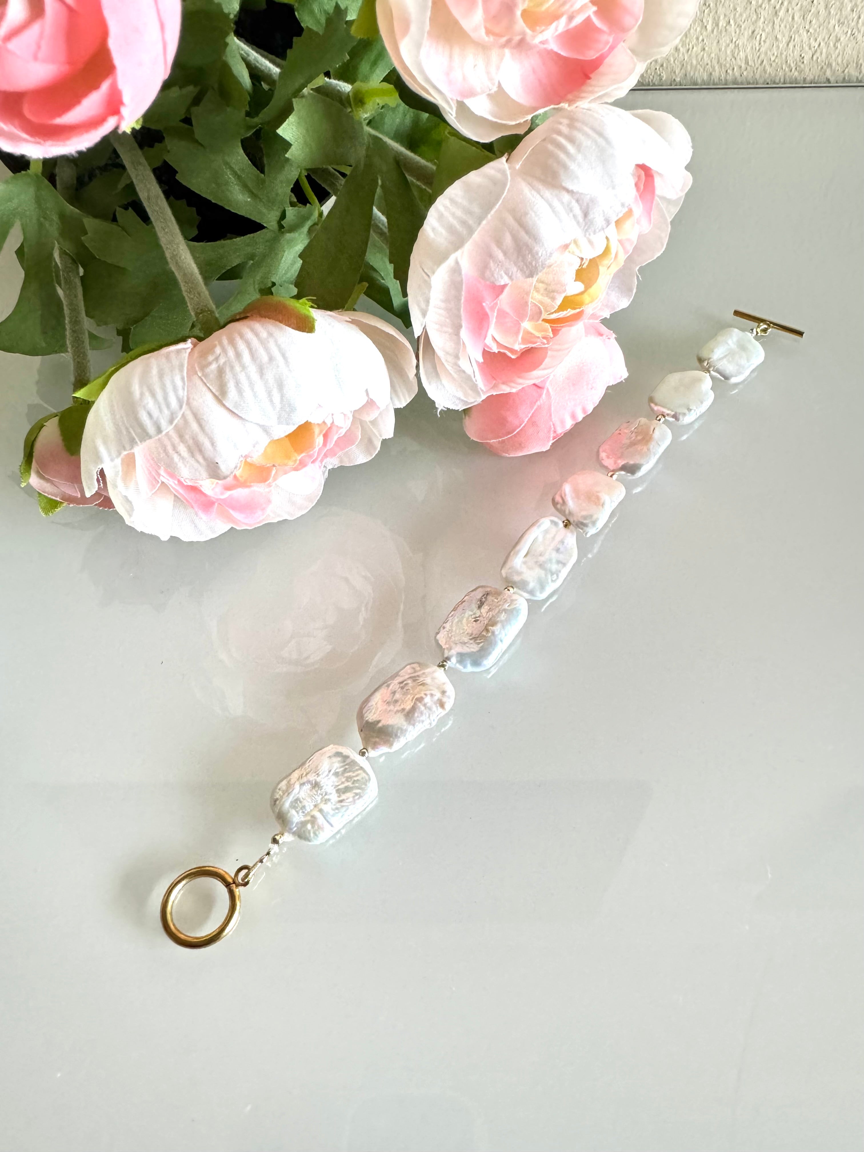 Natural freshwater pearl bracelet with stainless gold clasps (21.5cm)