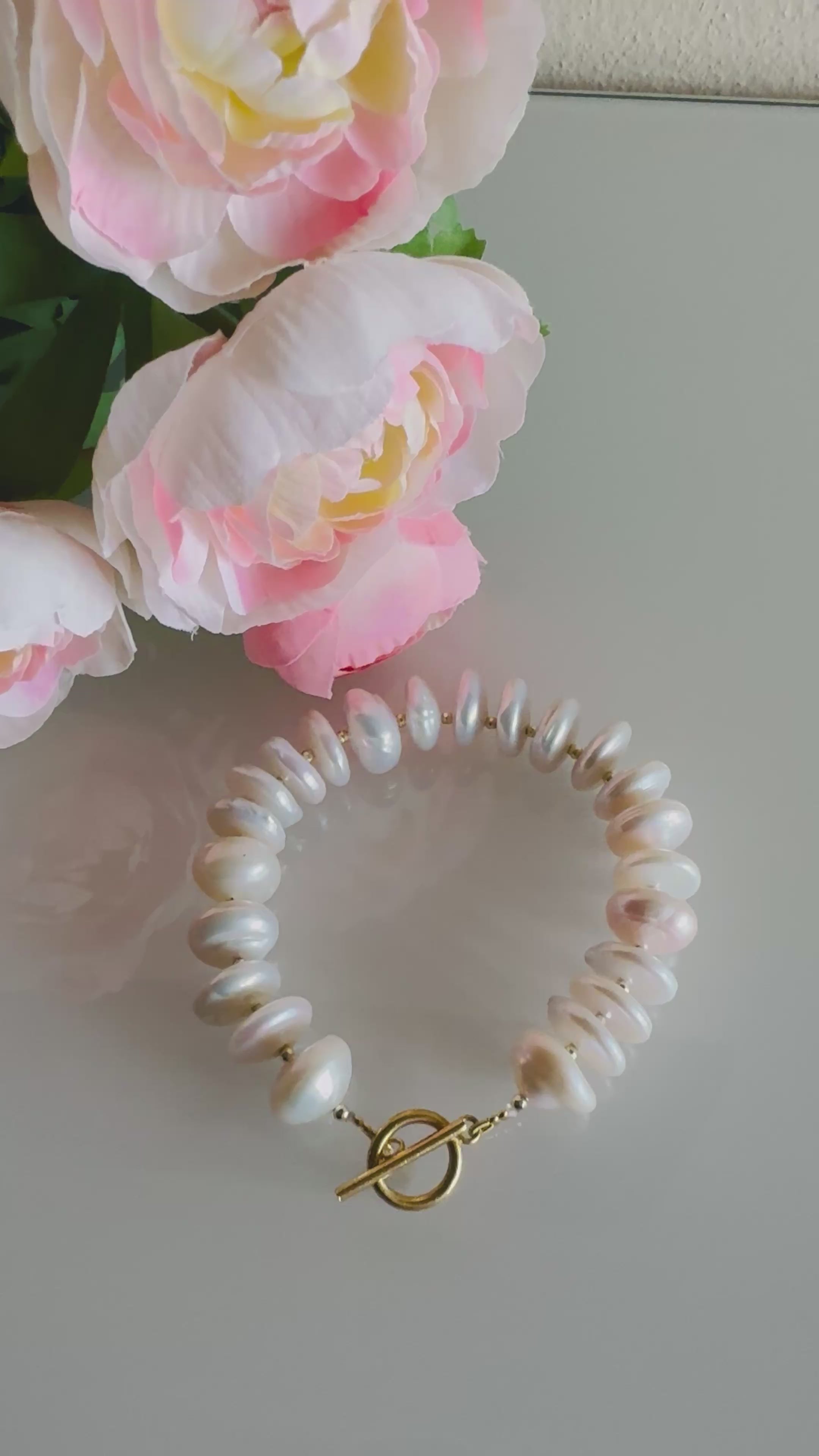 Freshwater coin shape pearls bracelet with stainless gold clasps
